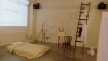 白日夢展區以床、梯子等簡單純白的素材營造出立體空間，並提供投影設備供參觀者與自己想說的話合影。